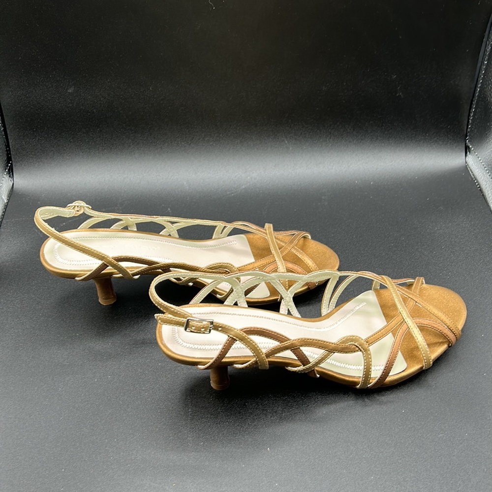 Easy Step Sandals, New in Original Box, Strappy kitten heel - Bronze SZ 8.5M - Picture 13 of 13